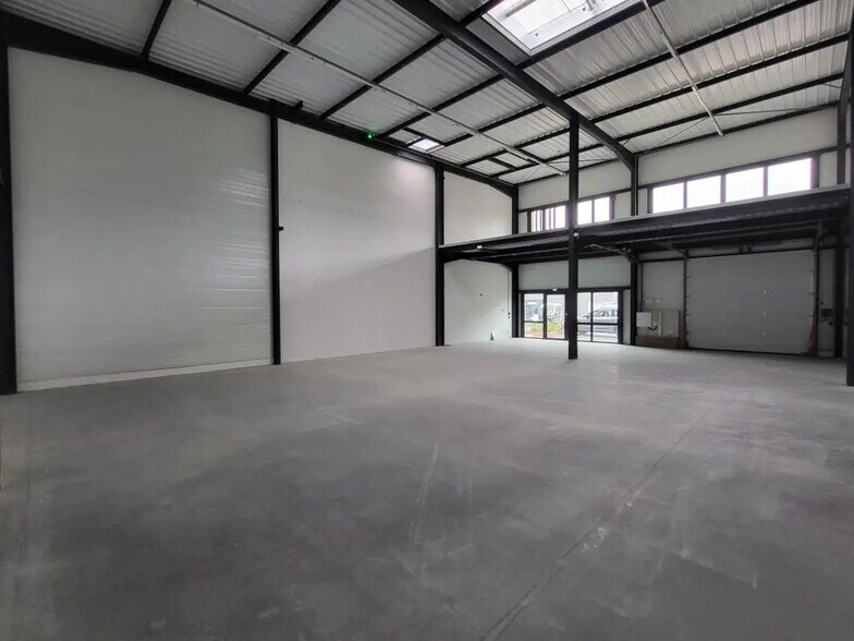 Flex dans Saint-Quentin-Fallavier à louer - Photo intérieure - Image 3 de 5