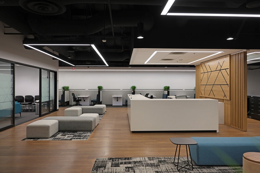 4201 W Vanowen Pl, Burbank, CA for lease - Building Photo - Image 1 of 12