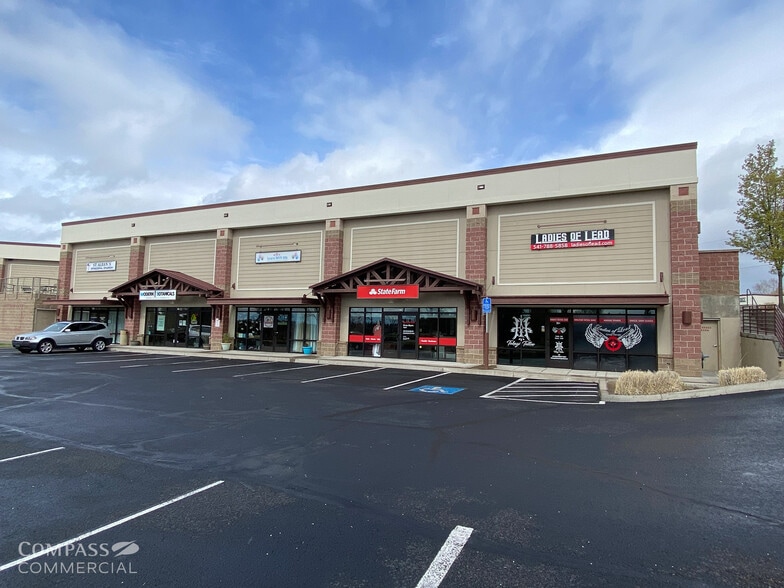 2276 SW Highland Ave, Redmond, OR for lease - Building Photo - Image 2 of 7