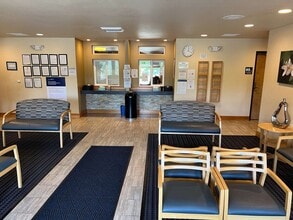 870 82nd Dr, Gladstone, OR for lease Interior Photo- Image 1 of 4