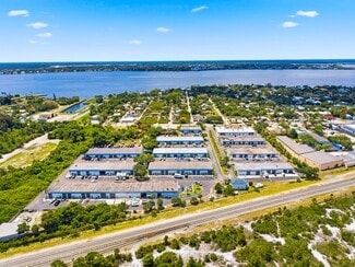 Plus de détails pour 895 NE Dixie Hwy, Jensen Beach, FL - Local d'activités à louer