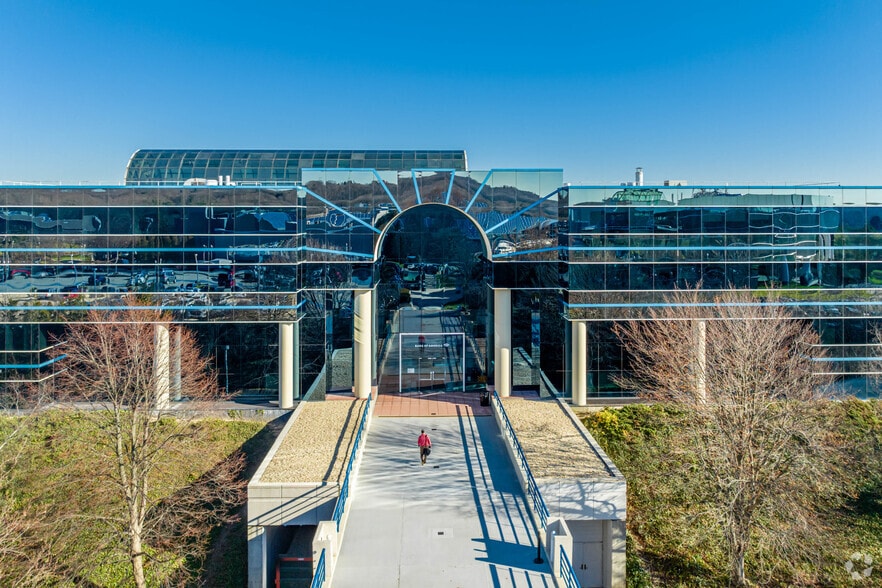 290-300 Broadhollow Rd, Melville, NY for lease - Building Photo - Image 2 of 6