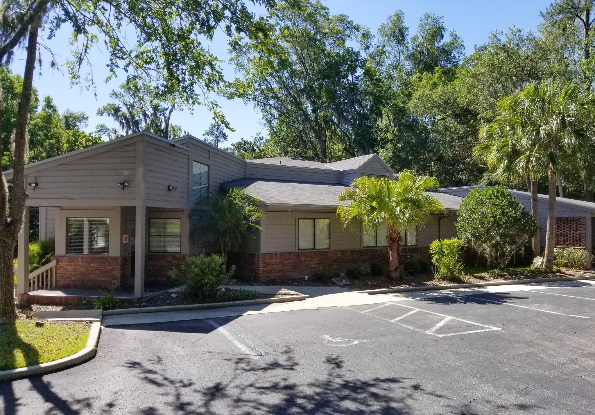 1034 NW 57th St, Gainesville, FL for sale Primary Photo- Image 1 of 32