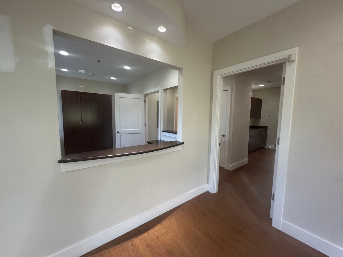 23 N Main St, Hilton Head Island, SC 29926 - Unit 303 -  - Interior Photo - Image 1 of 17