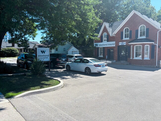 Plus de détails pour 444 Plains Rd E, Burlington, ON - Bureau à vendre