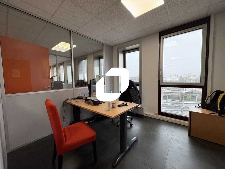 Office in Montigny-le-Bretonneux for lease - Building Photo - Image 2 of 9