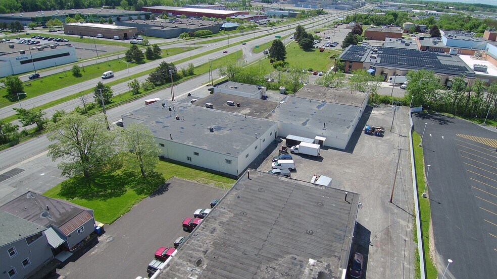 2099 Mount Read Blvd, Rochester, NY à louer - Photo du bâtiment - Image 3 de 5