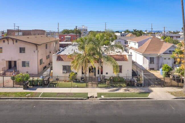 More details for 4323 Woodlawn Ave, Los Angeles, CA - Multifamily for Sale