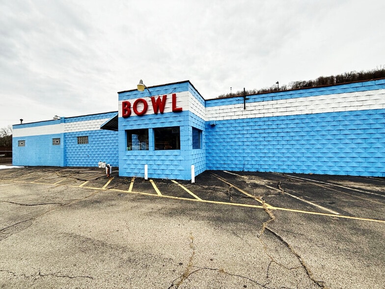 1220 Long Run Rd, White Oak, PA for sale - Building Photo - Image 2 of 21