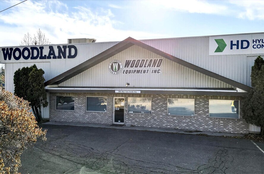2015 Trans Canada Hwy W, Kamloops, BC à louer - Photo du bâtiment - Image 2 de 8