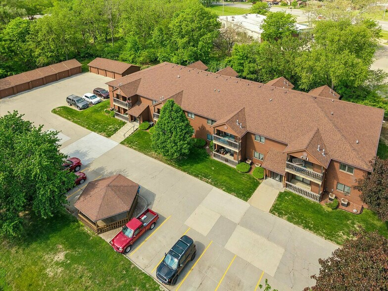 1620 Vine St, West Des Moines, IA à vendre - Photo principale - Image 1 de 6
