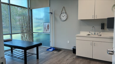 411 Lantern Bend Dr, Houston, TX for lease Interior Photo- Image 1 of 3