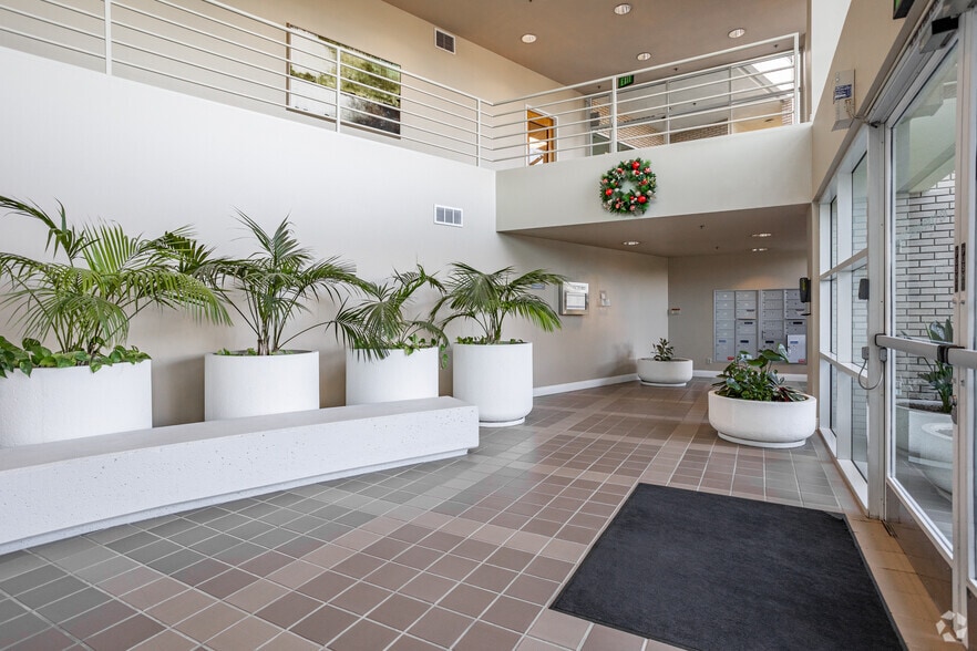 43 Corporate Park, Irvine, CA for lease - Lobby - Image 3 of 7