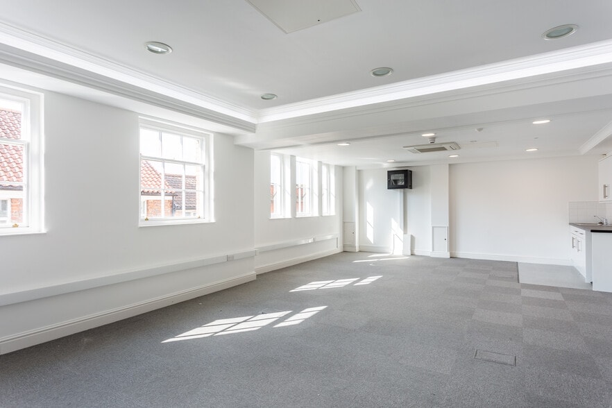 16-18 Back Swinegate, York for lease - Interior Photo - Image 3 of 14
