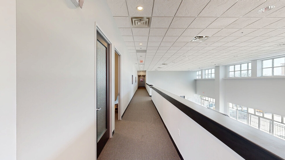 8211 E Regal Pl, Tulsa, OK for lease - Matterport 3D Scan - Image 3 of 31