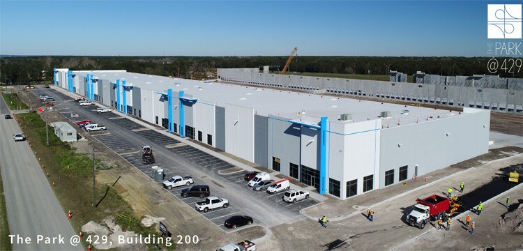 641 E Crown Point Rd, Ocoee, FL à louer - Photo du bâtiment - Image 2 de 8