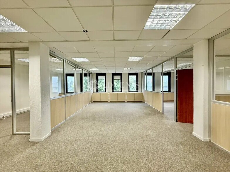 Bureau dans Dardilly à louer - Photo du bâtiment - Image 2 de 9