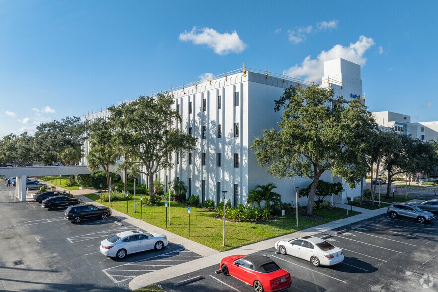 5601 N Dixie Hwy, Oakland Park, FL à louer - Photo du bâtiment - Image 2 de 4