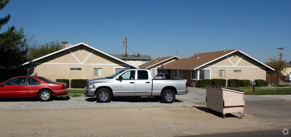13910 Spruce St, Hesperia, CA à vendre - Photo principale - Image 1 de 2