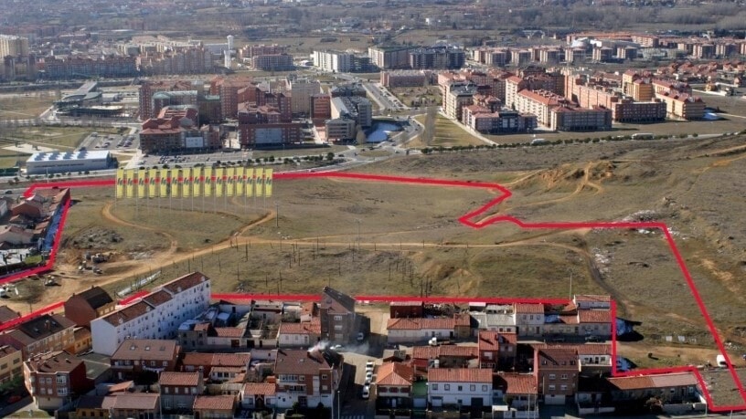 Land in León, León for sale - Aerial - Image 2 of 2