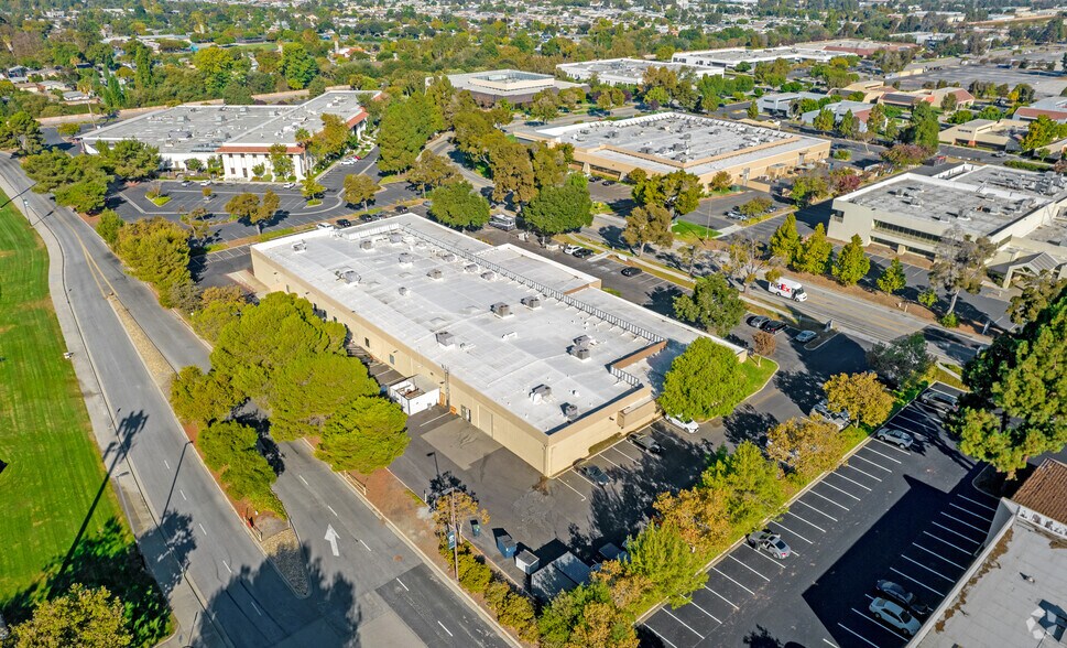 3100-3118 Patrick Henry Dr, Santa Clara, CA à vendre - Photo du bâtiment - Image 3 de 13