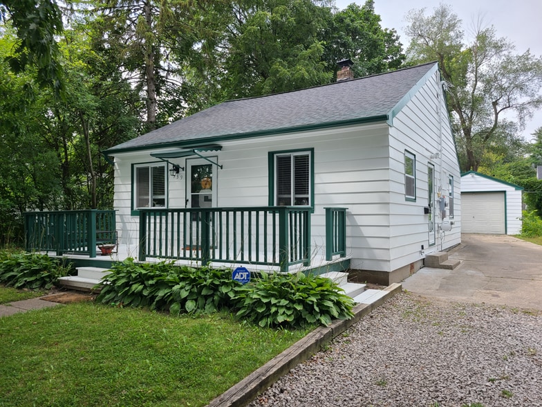 Michigan State University - 2 Houses portfolio of 2 properties for sale on LoopNet.ca - Building Photo - Image 2 of 31