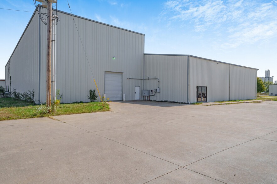 8914 Green Valley Dr, Manhattan, KS à vendre - Photo du bâtiment - Image 2 de 14