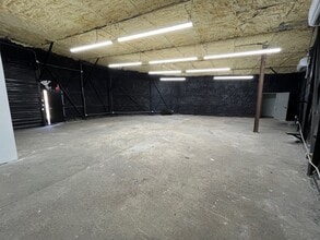 310 Meserole St, Brooklyn, NY for lease Interior Photo- Image 2 of 10