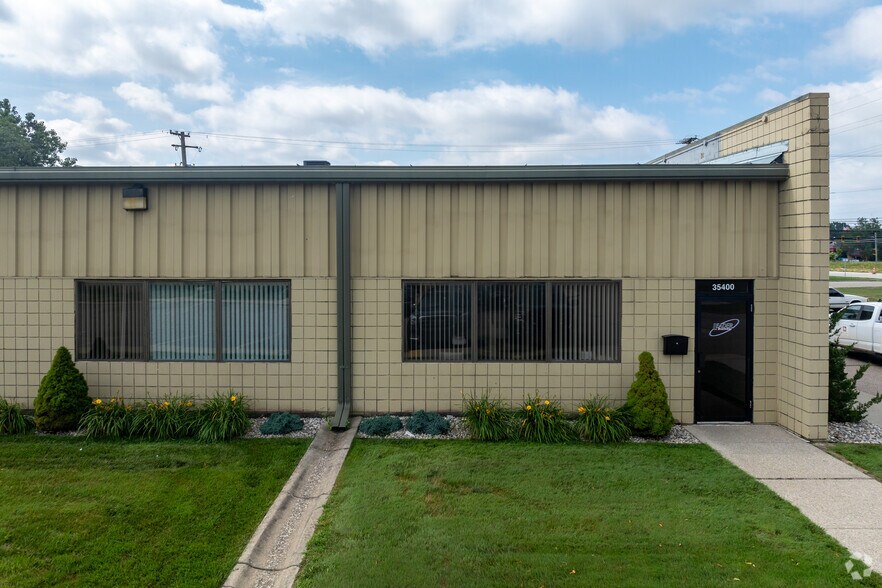 35400-35480 Mound Rd, Sterling Heights, MI à louer - Photo du bâtiment - Image 2 de 7