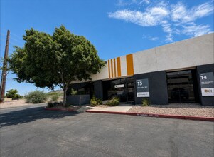 2440 W Mission Ln, Phoenix, AZ à louer Photo du bâtiment- Image 1 de 3