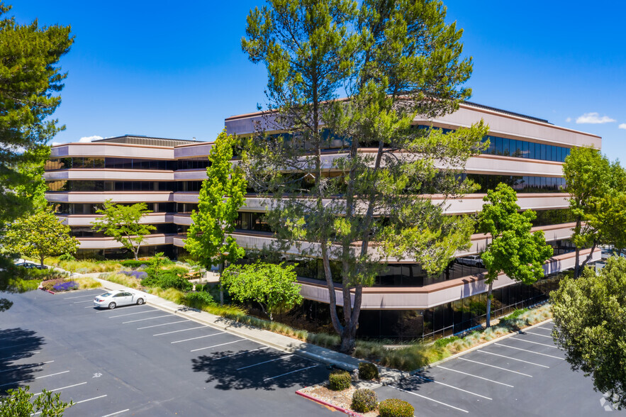 7901 Stoneridge Dr, Pleasanton, CA for lease - Primary Photo - Image 1 of 6