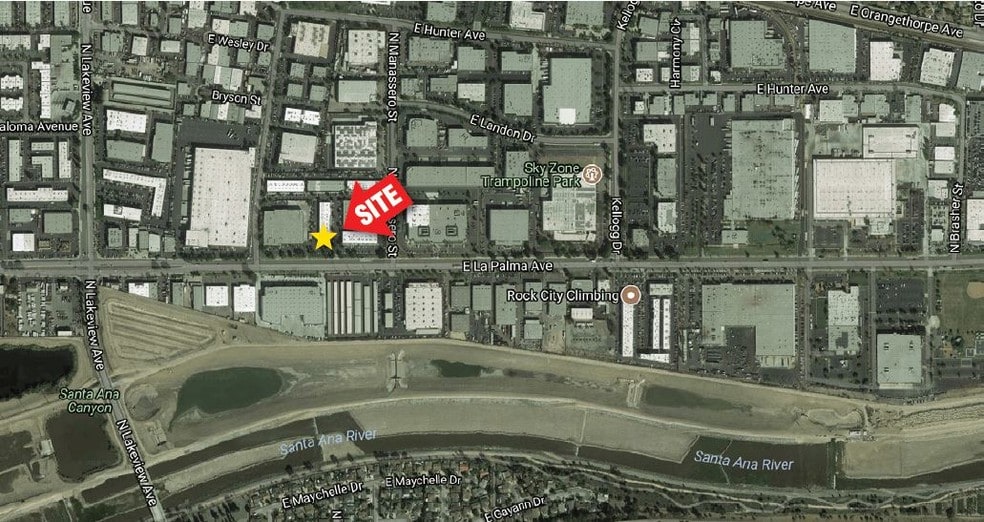 4875 E La Palma Ave, Anaheim, CA à louer - Aérien - Image 3 de 6