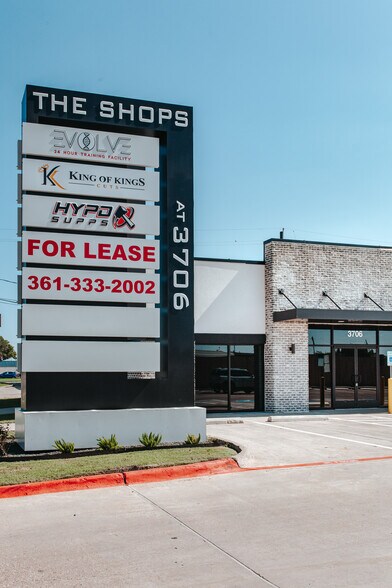 3706 N Navarro St, Victoria, TX à louer - Photo du bâtiment - Image 2 de 36