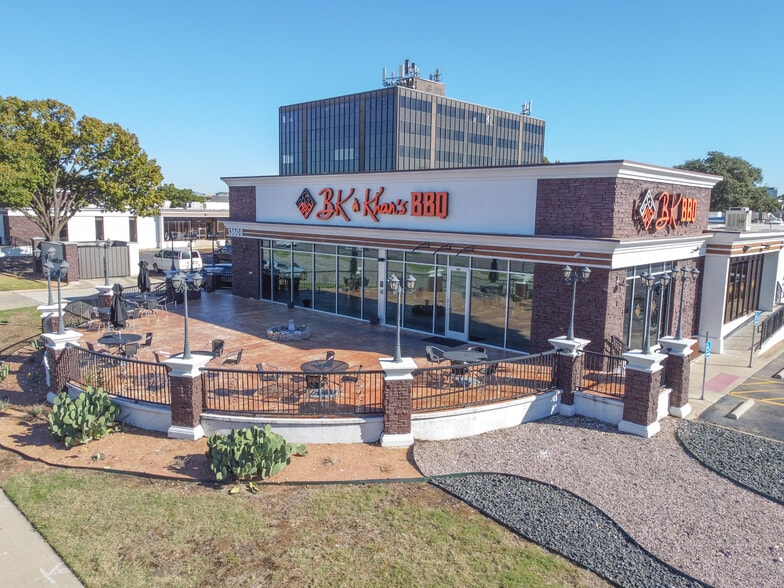 13604-13608 Midway Road, Dallas, TX à louer - Photo du bâtiment - Image 3 de 8