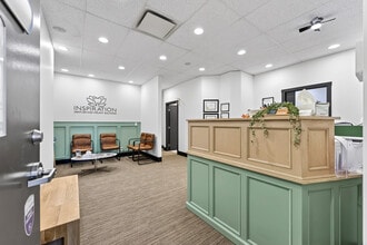 1910 20th Ave NW, Calgary, AB à louer Photo intérieure- Image 2 de 22