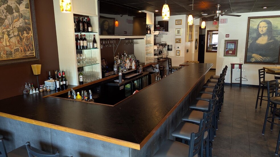 1785 Cranston St, Cranston, RI for lease - Interior Photo - Image 2 of 12