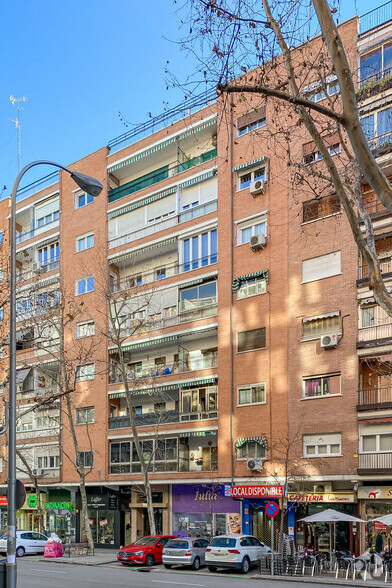 Multifamily in Madrid, MAD for sale - Primary Photo - Image 1 of 1