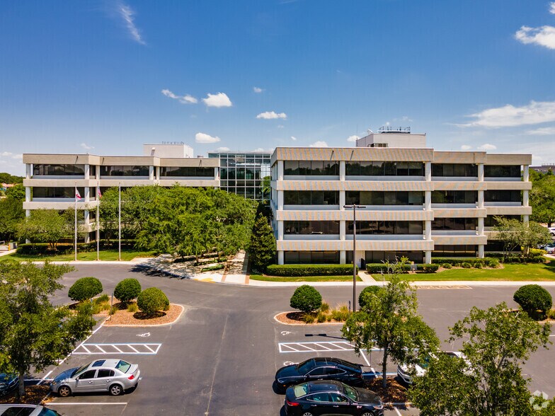 851 Trafalgar Ct, Maitland, FL à louer - Photo du bâtiment - Image 2 de 5