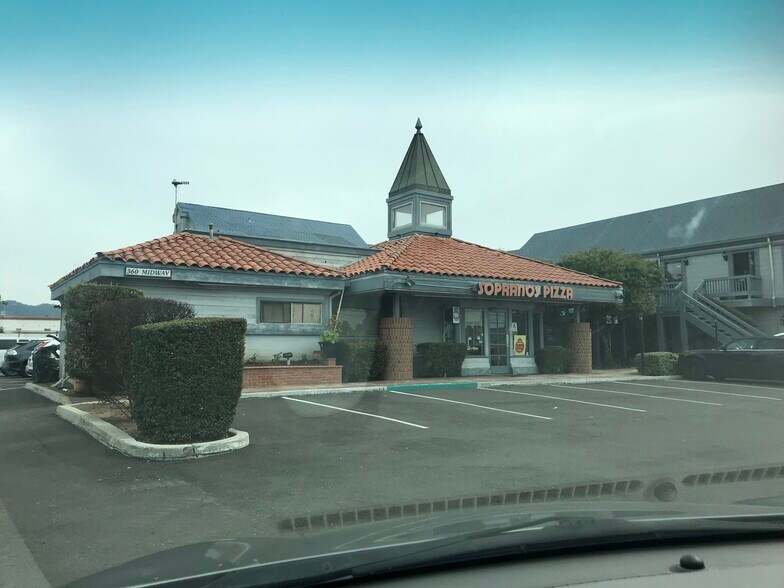 360 N Midway Dr, Escondido, CA à louer - Photo principale - Image 1 de 11