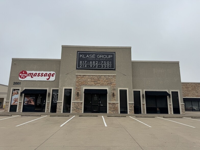 2001 SE Green Oaks Blvd, Arlington, TX for lease - Building Photo - Image 1 of 6
