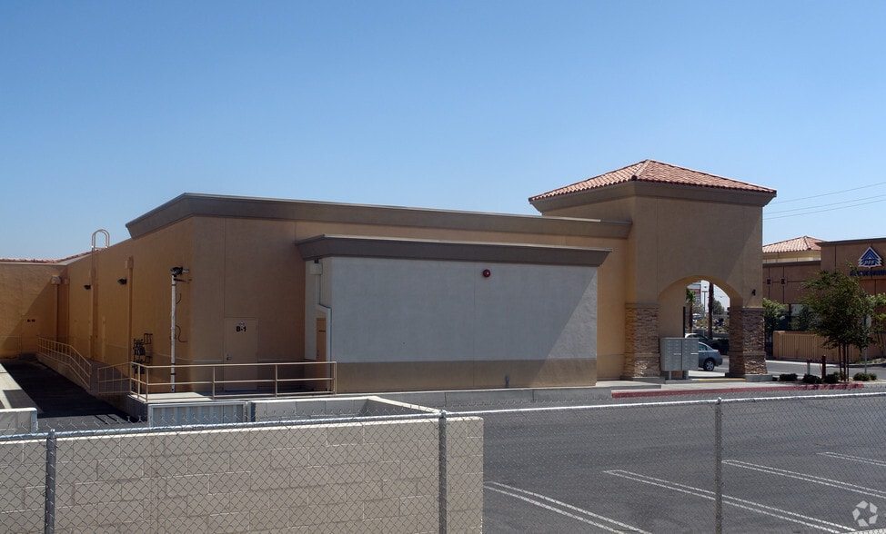 14136-14200 Hwy 395, Adelanto, CA for lease - Building Photo - Image 2 of 3