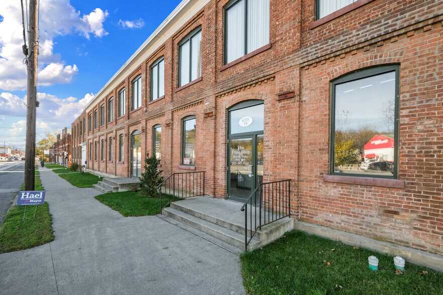 637-641 Broadway, Newburgh, NY à louer - Photo du bâtiment - Image 2 de 5