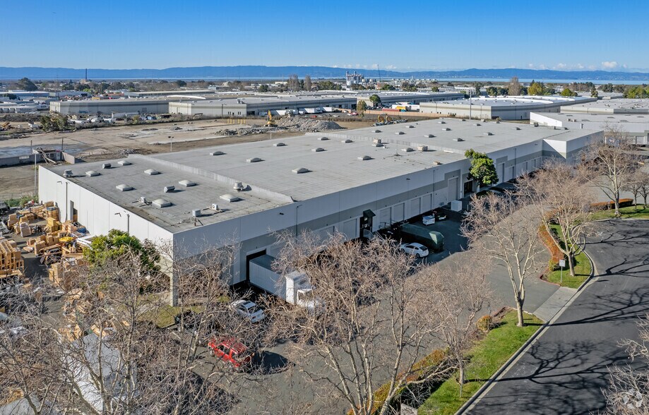 2200-2220 Commerce Pl, Hayward, CA à louer - Photo principale - Image 1 de 5