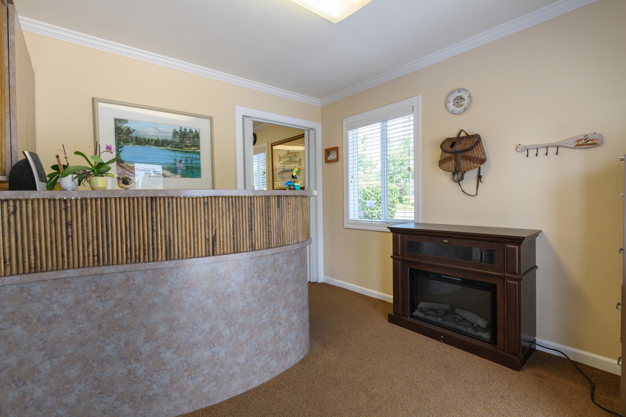 2690 Victor Ave, Redding, CA for sale Primary Photo- Image 1 of 17