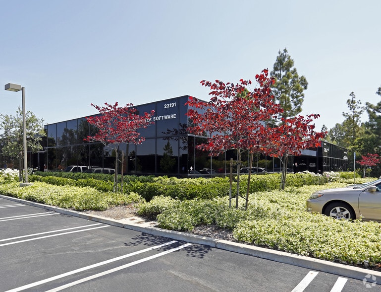 23191-23193 La Cadena Dr, Laguna Hills, CA à vendre - Photo du bâtiment - Image 1 de 6