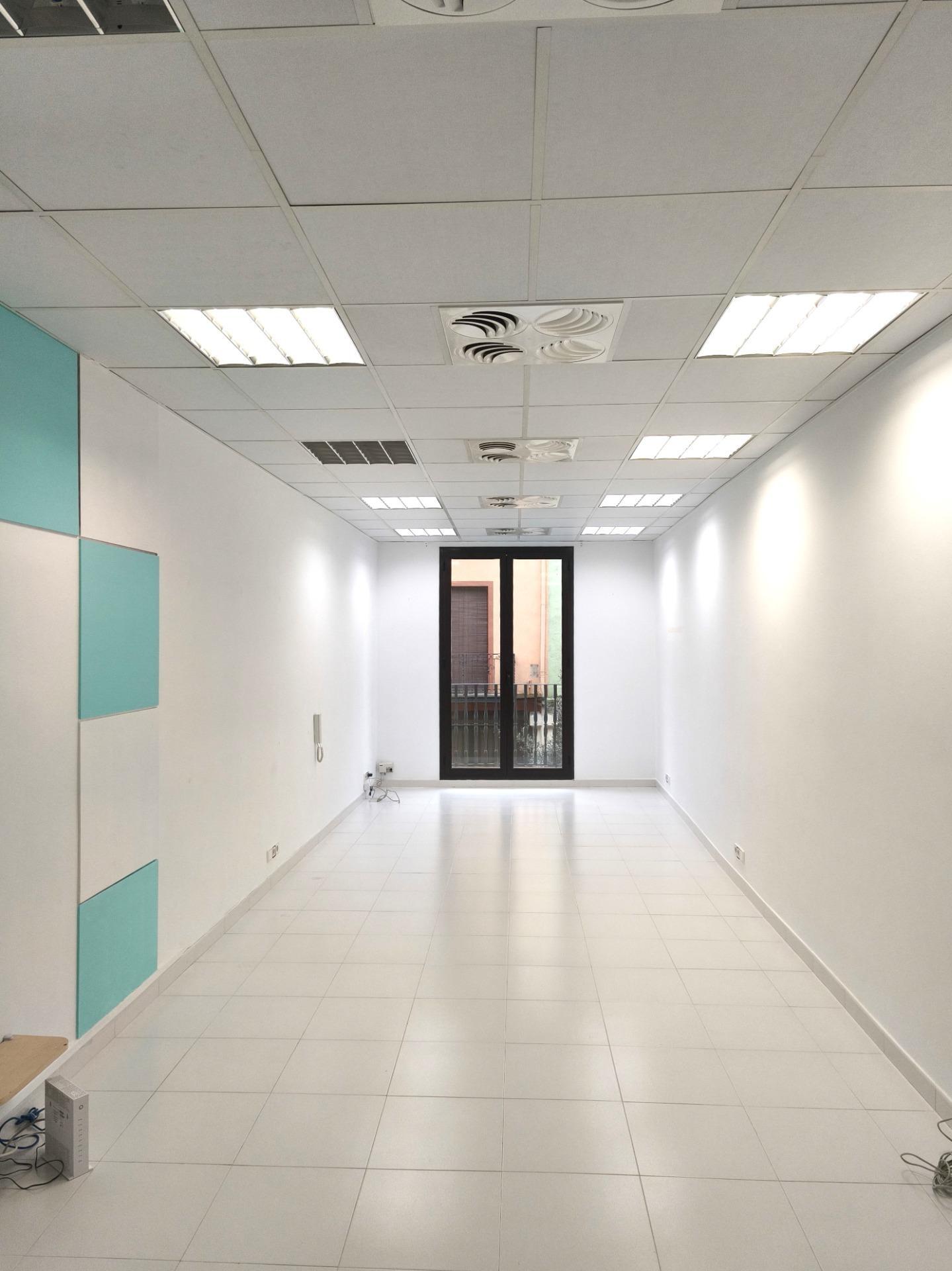 Commerce de détail dans Vilafranca del Penedès, Barcelona à louer Photo intérieure- Image 1 de 11