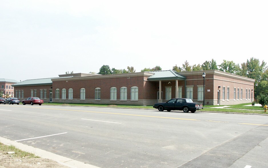 10125 Berkeley Place Dr, Charlotte, NC à louer - Photo du bâtiment - Image 2 de 13