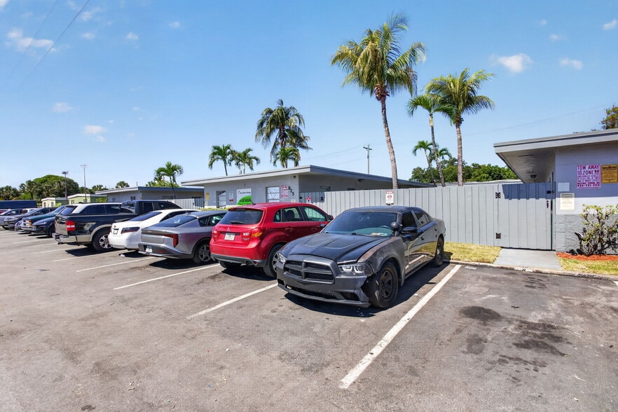 821-825 NW 10th Ter, Fort Lauderdale, FL for sale - Building Photo - Image 2 of 20