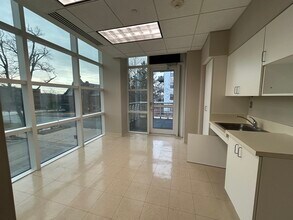 1725 N McGovern St, Highland Park, IL à louer Photo du bâtiment- Image 2 de 7