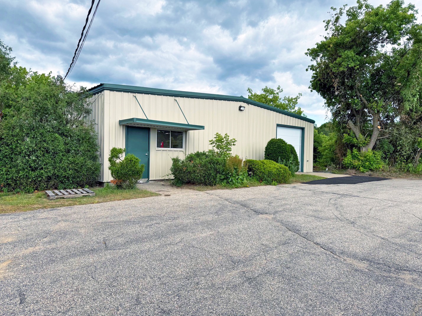 48 Harvey Rd, Londonderry, NH for lease Building Photo- Image 1 of 3